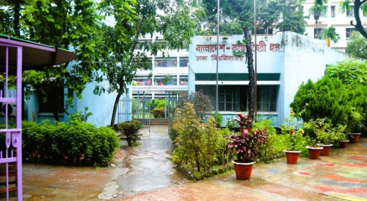 ঢাবির দুই ছাত্রী হল এলাকায় জলাবদ্ধতা নিরসন